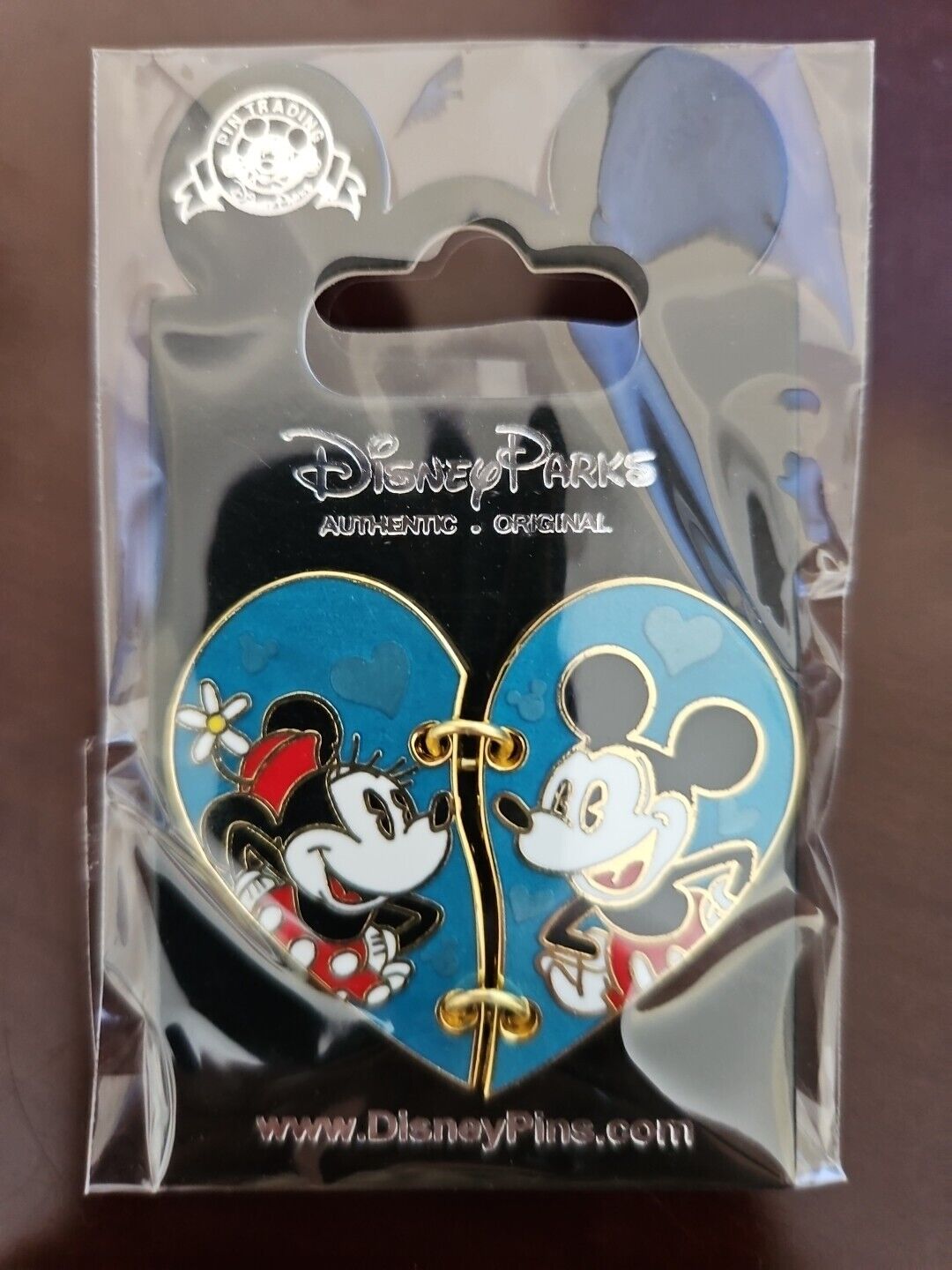 Disney Pin Trading  2015 Minnie and Mickey Mouse Two Piece Heart  Pin #112599