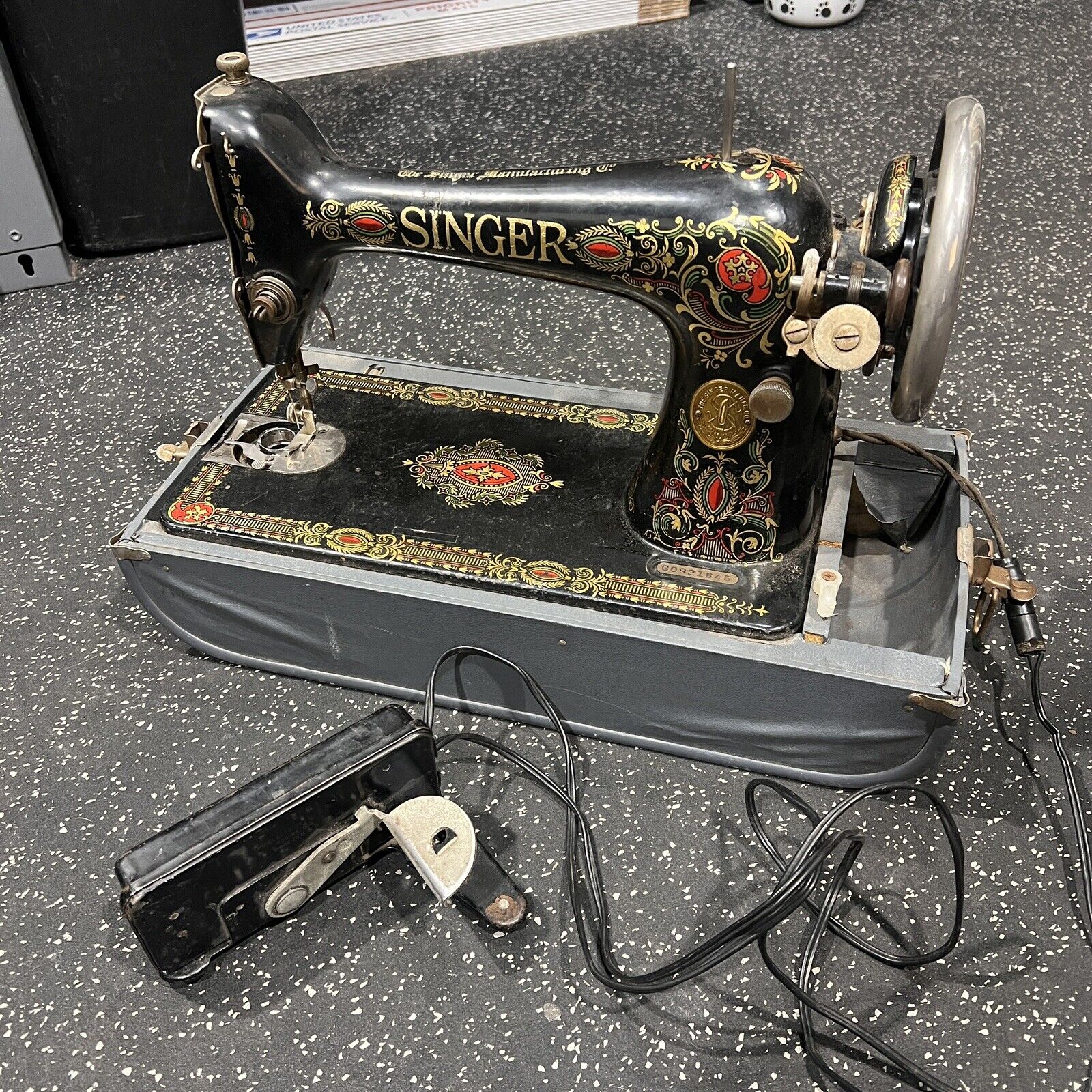 Antique SINGER Red Eye Sewing Machine  Vintage Model 66 - Machine Case Foot Etc