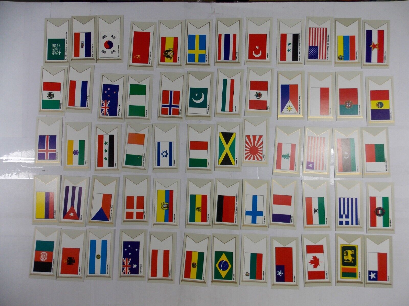 Carreras Cigarette Cards Flags of all Nations 1960 Complete Set 60