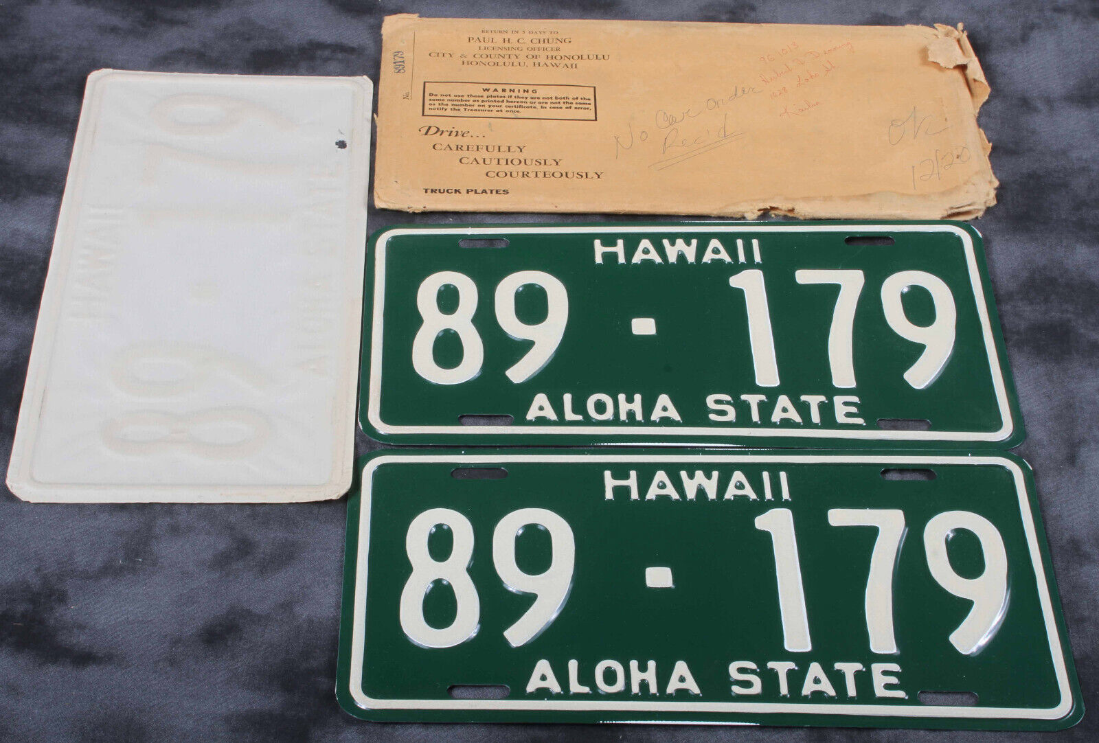 Pair (2) Original 1969 HAWAII ALOHA STATE Uncirculated License Plates + Envelope
