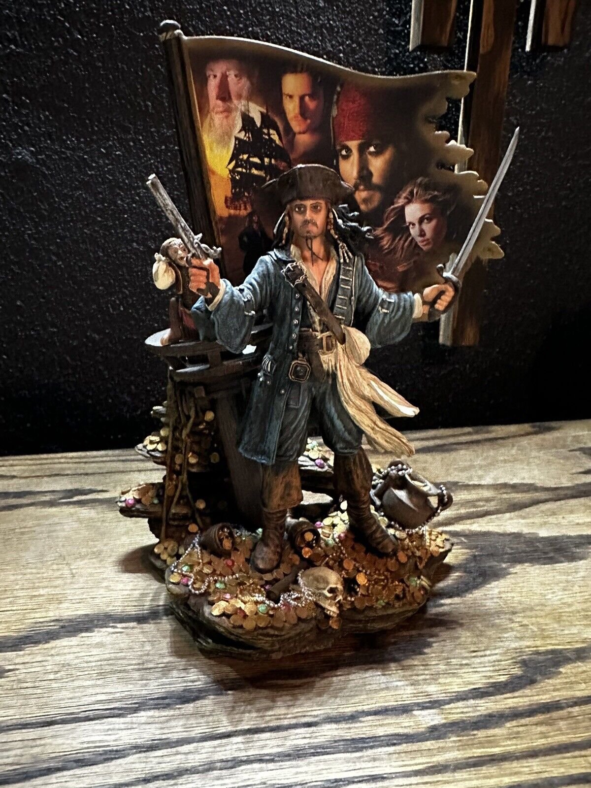 Disney Rare JACK SPARROW KING OF THIEVES FIGURINE pirates of the Caribbean