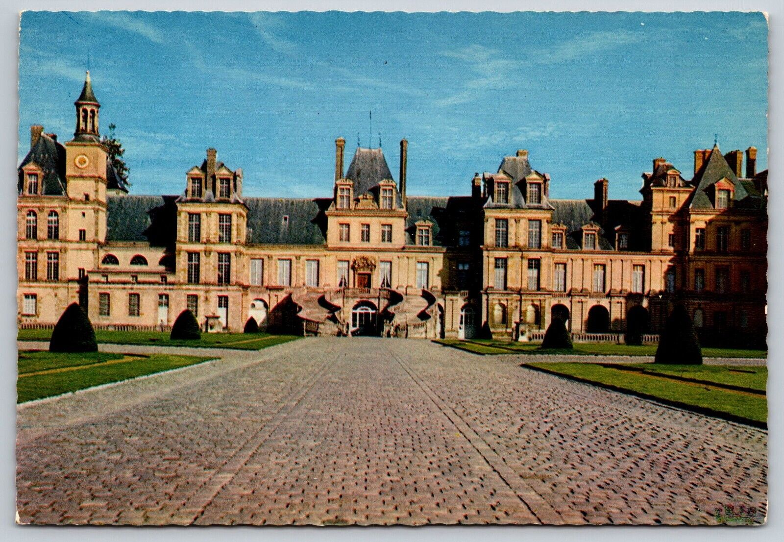 Postcard France Fontainebleau Court of the White Horse c1951 5Z