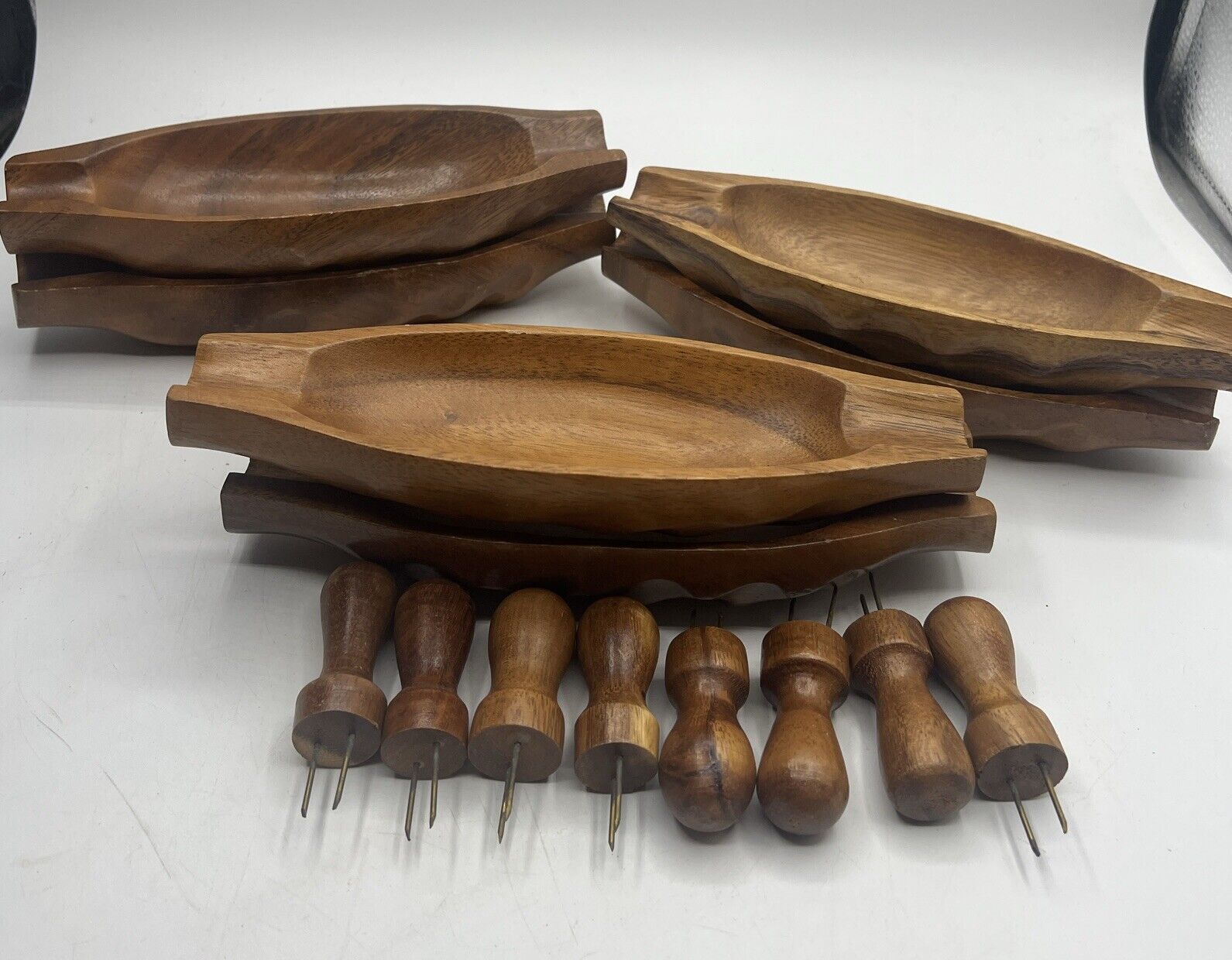 6 Vintage Wooden Corn On Cob Dishes Plates Holder Forks Handles 9