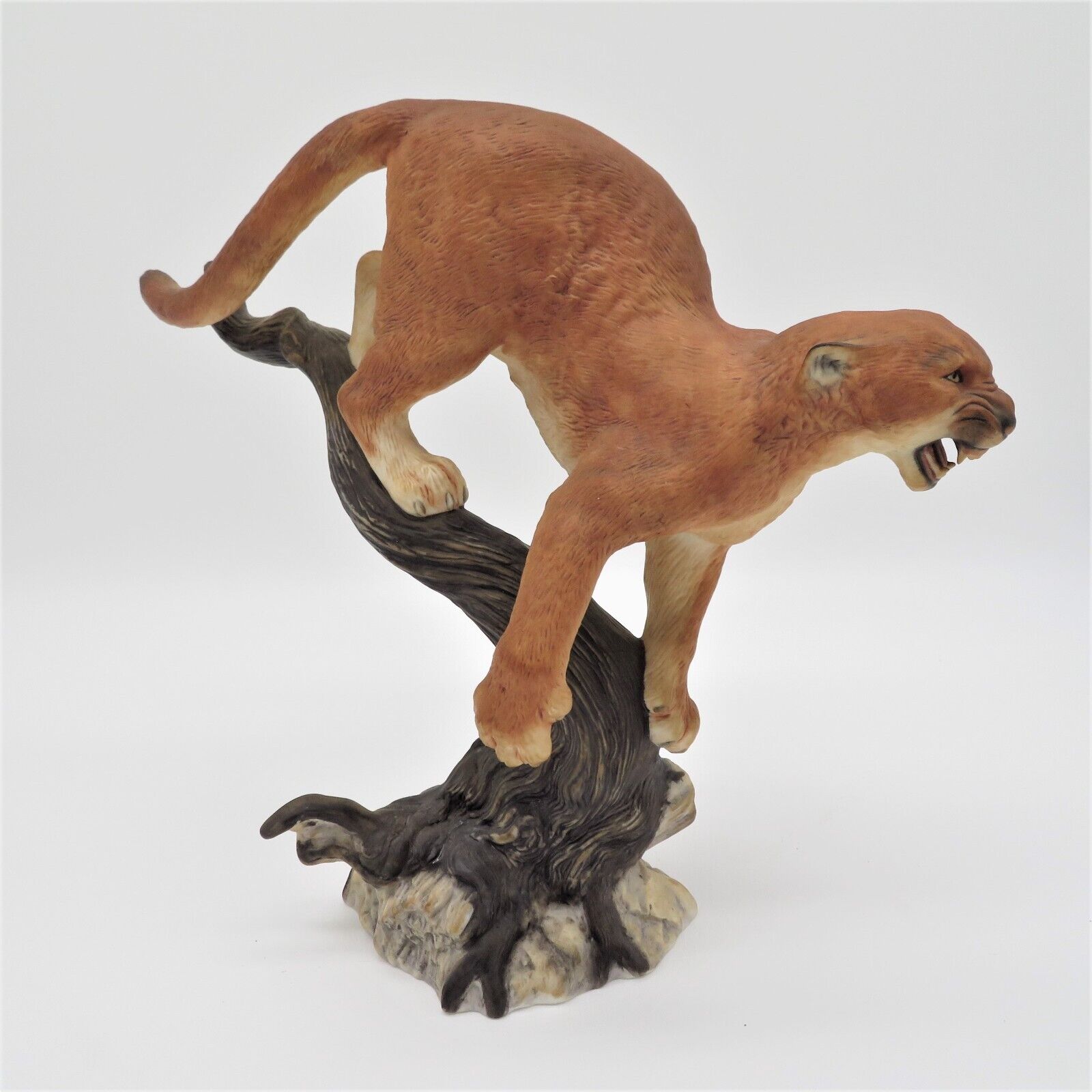 Mountain Lion Cougar sculpture \