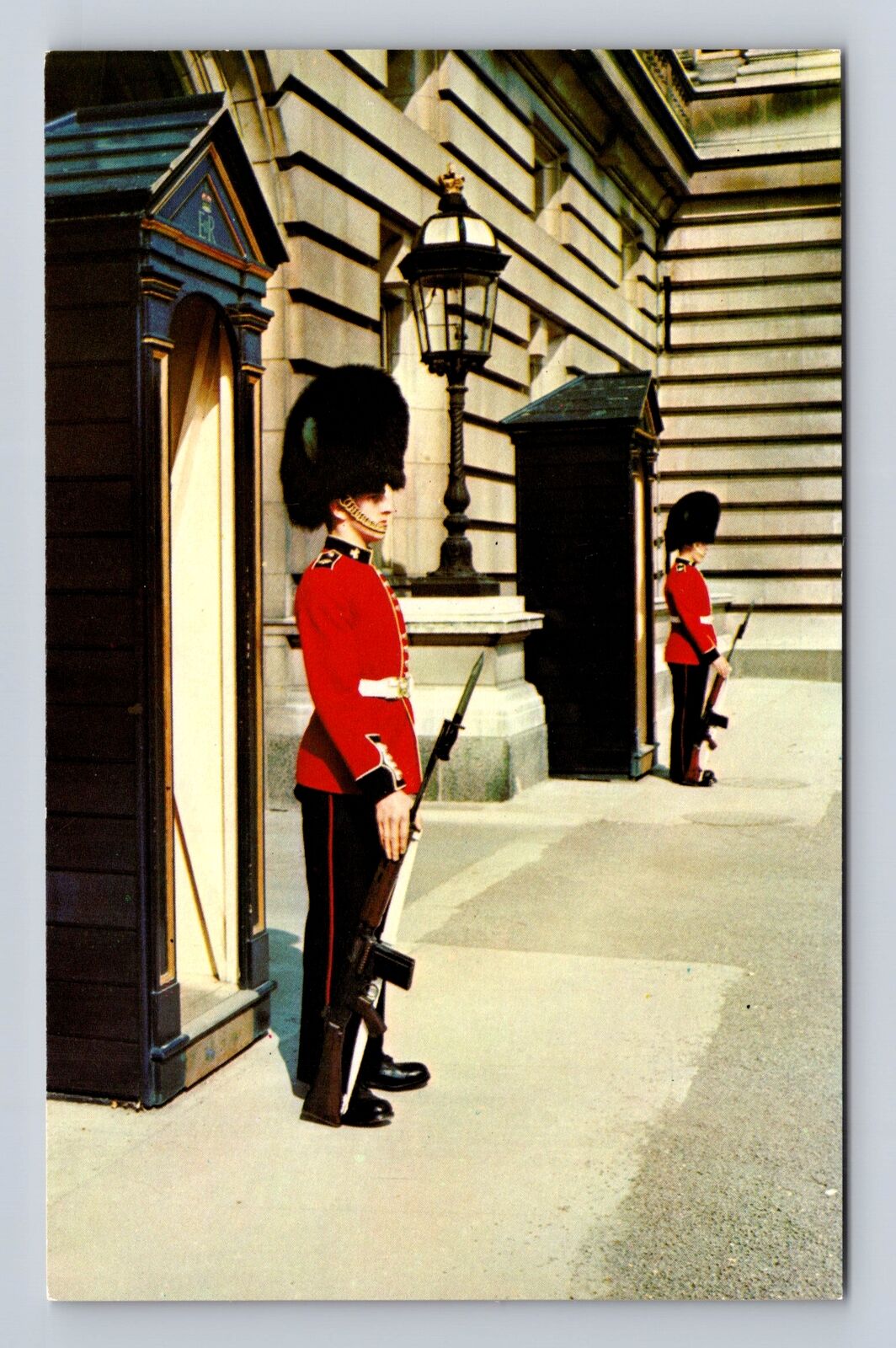 London-England, Irish Guards on Sentry Duty Buckingham Palace, Vintage Postcard
