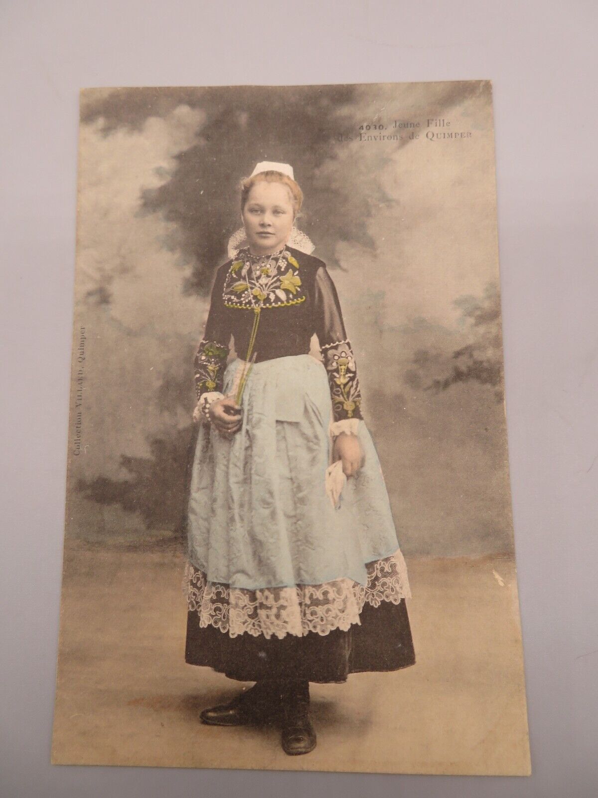 Vintage Postcard 4030 Victorian Jeune Fille Young Girl des Environs de Quimper