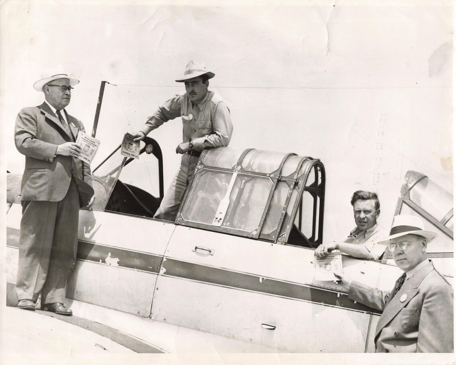 Litchfield MN 1949 Press Photo Flying Saucer News Sederstrom Airplane *P126a