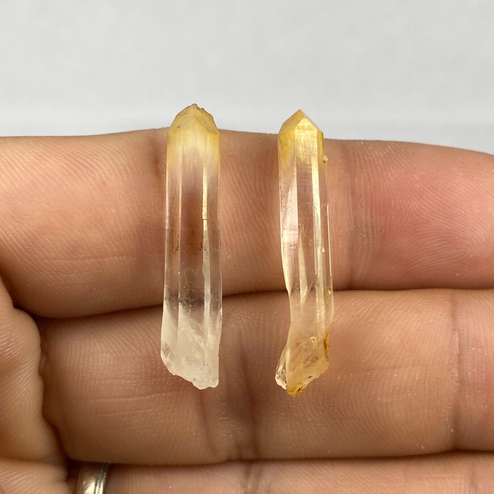 LOT OF 2 MANGO QUARTZ CRYSTAL FROM COLOMBIA 3.06 grams / 0.108 oz
