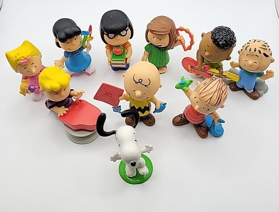 Peanuts Collector’s Figure Set Charlie Brown Lucy Linus Snoopy Sally Lot Of 10
