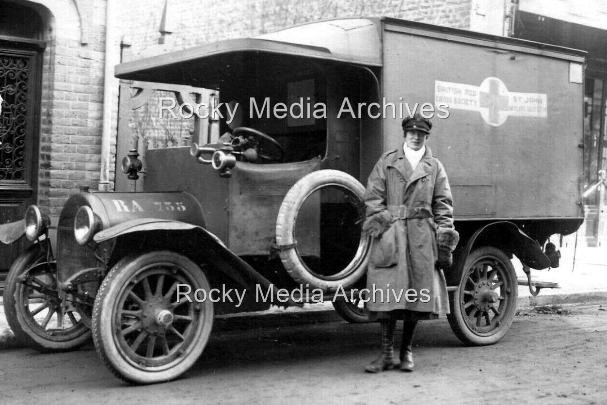 Kvc-50 WWI, Buick Red Cross St John\'s Ambulance, Female Driver. Photo