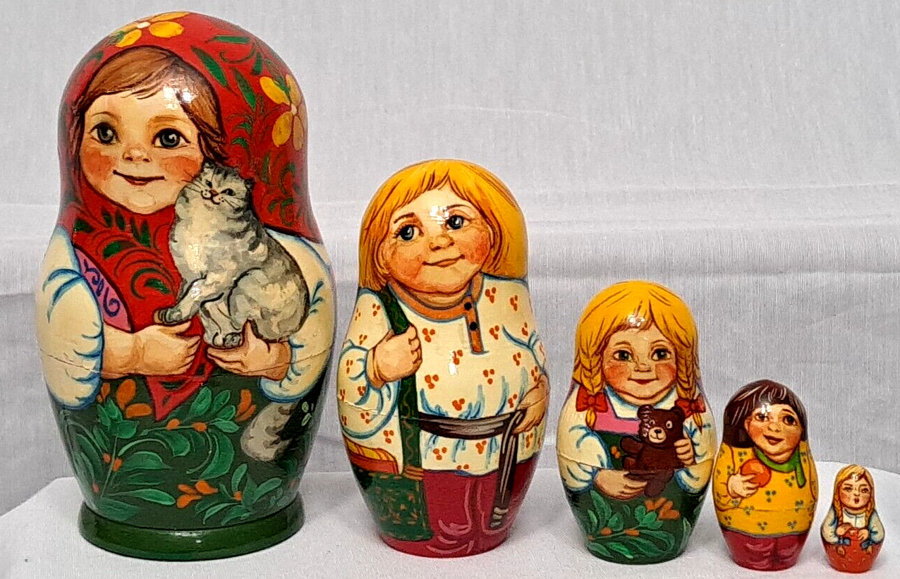 Vintage Ukrainian Wooden Nesting Dolls Family 5 Pc Handcrafted Artist Signed 5\