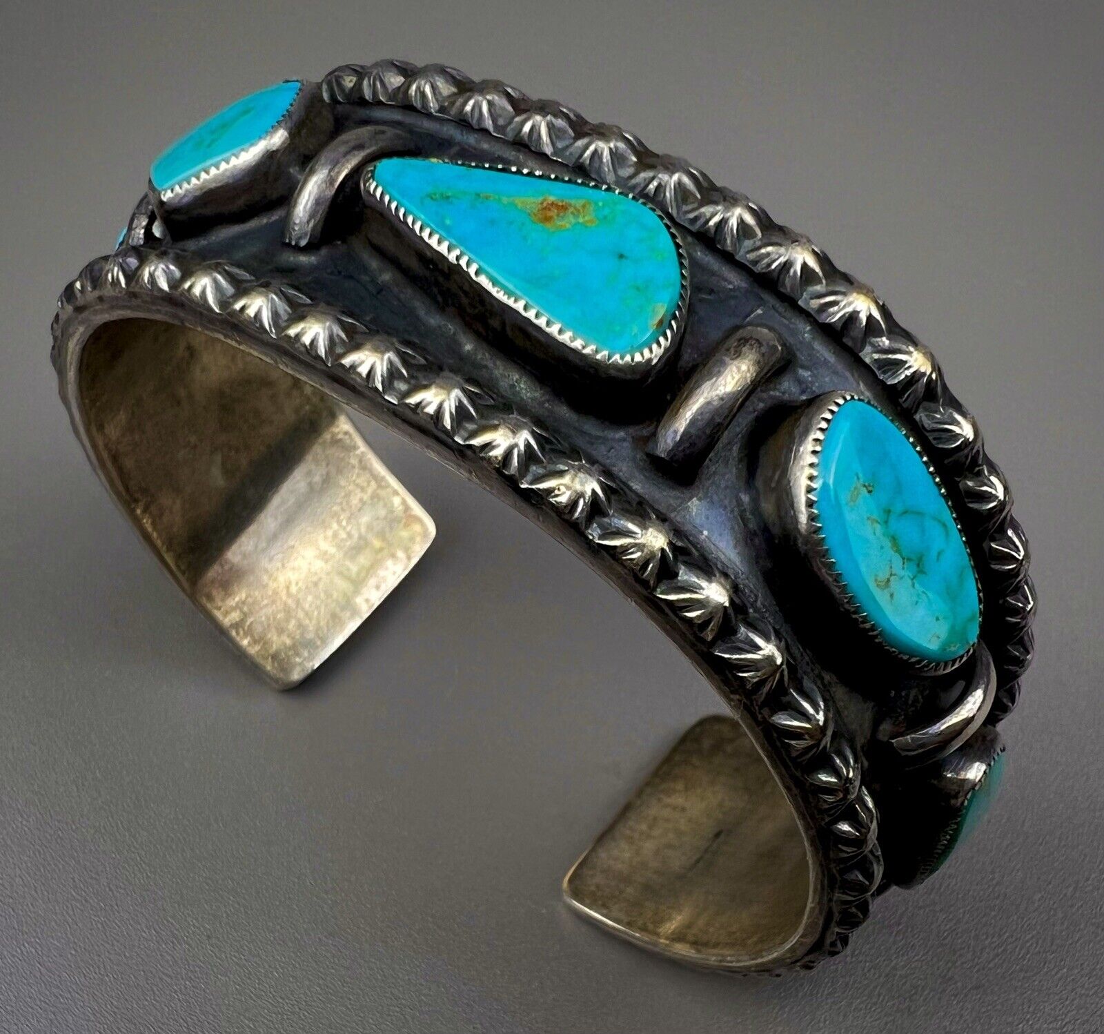 Vintage Navajo Gem Grade Royston Turquoise Sterling Silver Cuff Bracelet 😮