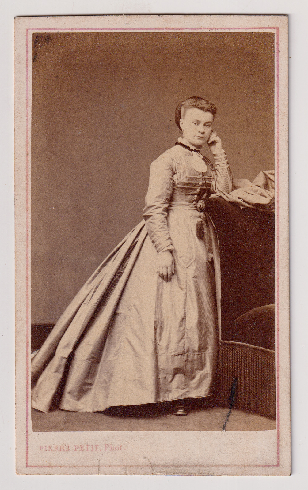 Pierre Petit CDV in Paris - Une dame pose - vintage albumen print c.1869/70