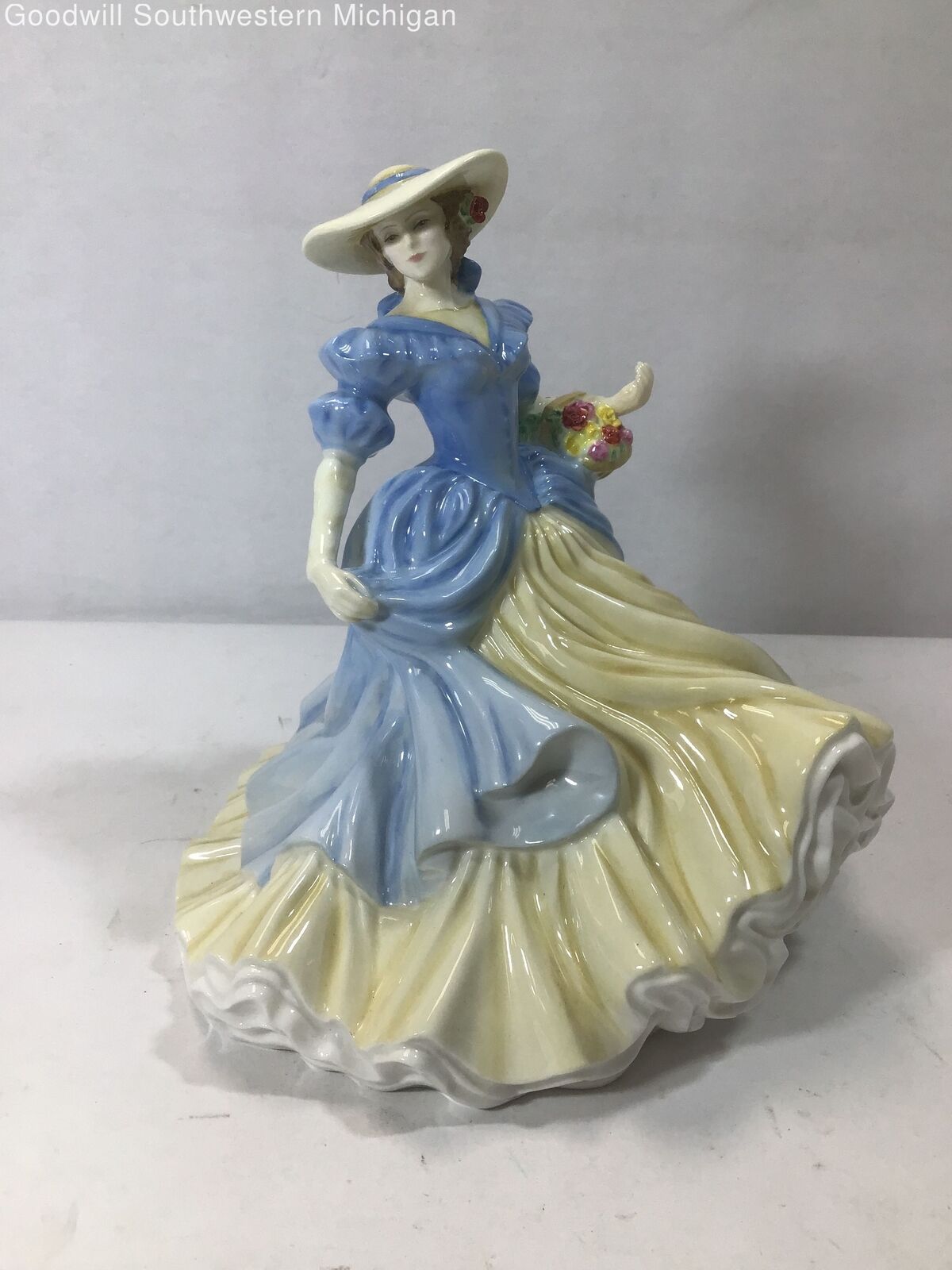 Pre-Owned Royal Doulton Prestige Lady Anna Louise Figurine HN4966 *CHIPS