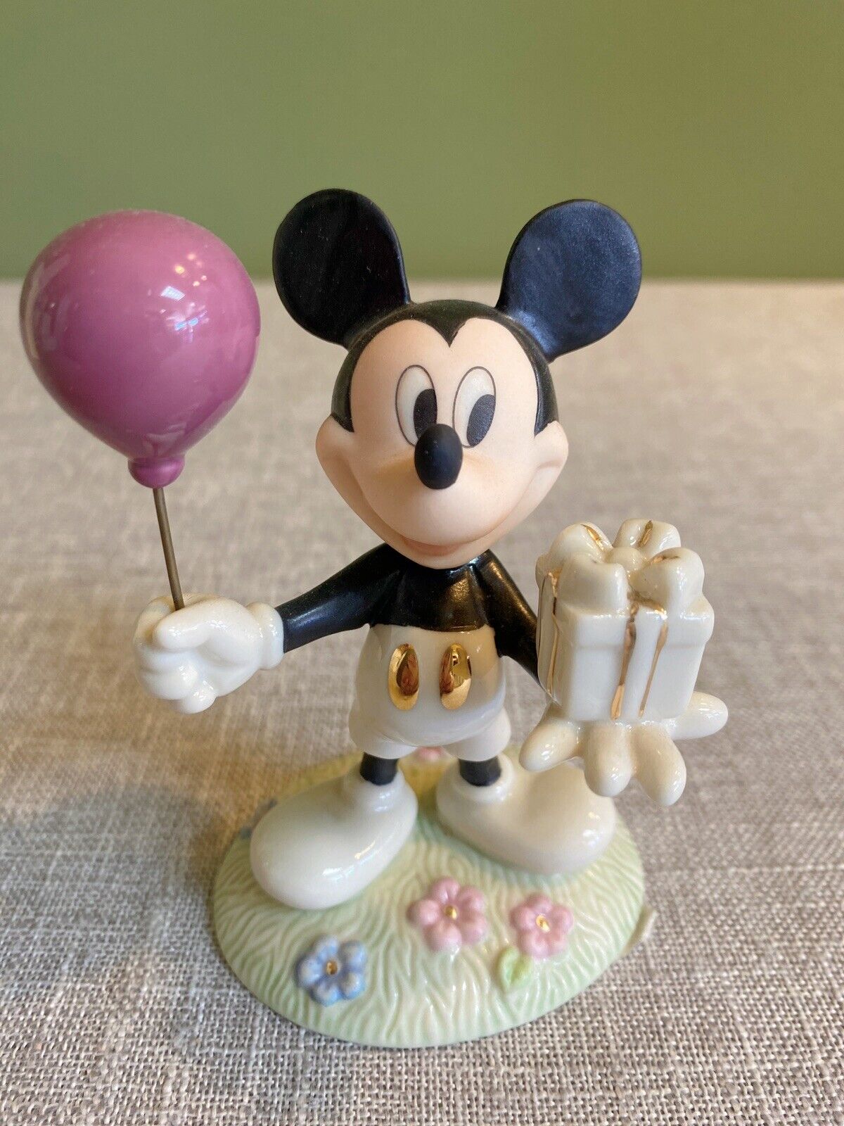Lenox Mickey Figurine “Mickey’s Birthday Gift” 802879 NIB