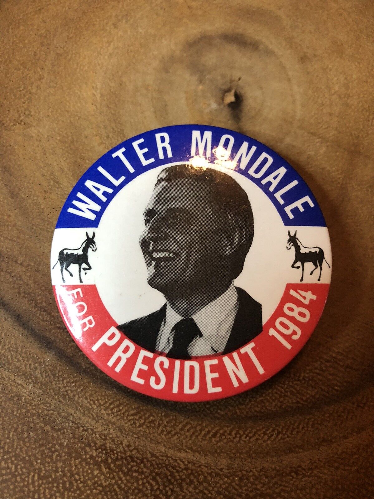 2-1/4” 1984 Walter Mondale for President political campaign pin Pin-back button