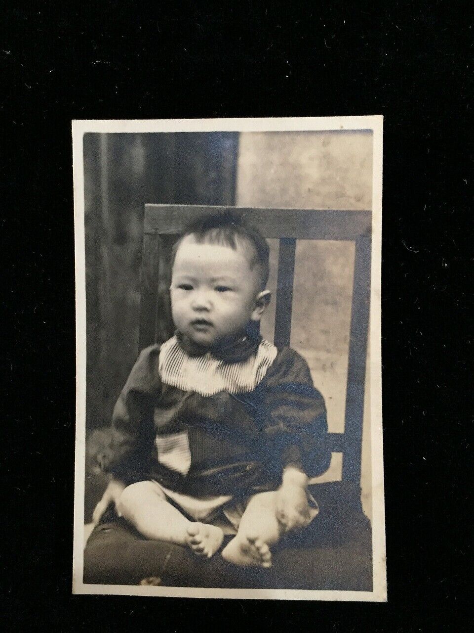 #10025 Japanese Vintage Photo 1940s / sitting baby chair room