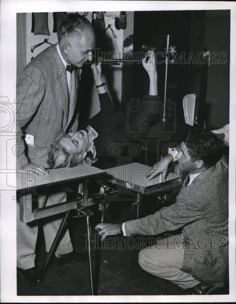1955 Press Photo Dr. Franklin David as he inspects a Virgin fracture table