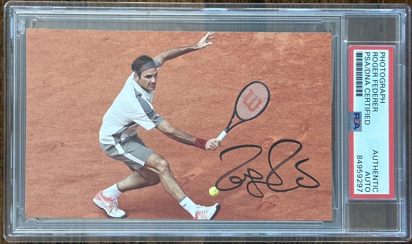 ROGER FEDERER SIGNED WIMBLEDON PHOTOGRAPH PSA DNA CERTIFIED AUTOGRAPH PICTURE