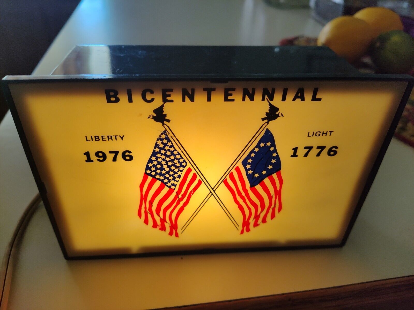 Vintage Bicentennial LIBERTY lamp/display light 1776-1976 USA FLAGS