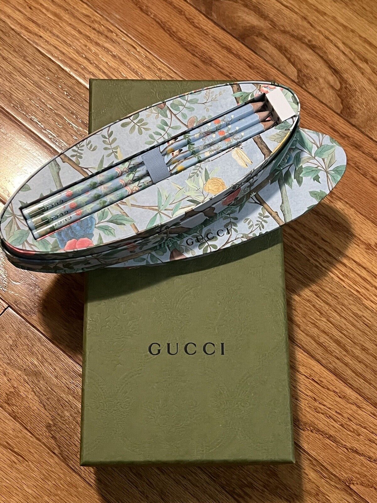 Limited edition GUCCI museum colored pencil set New Authentic