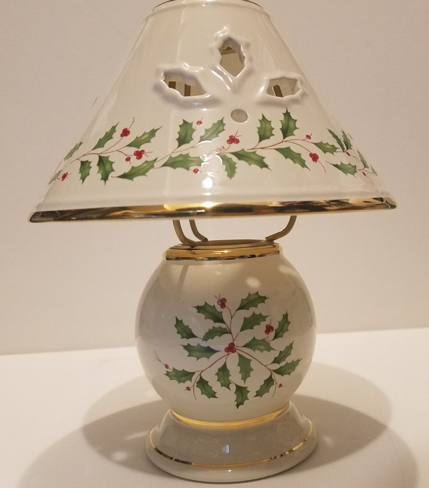 LENOX Christmas Holiday Tealight Candle Lamp  (UPC 091709490421)