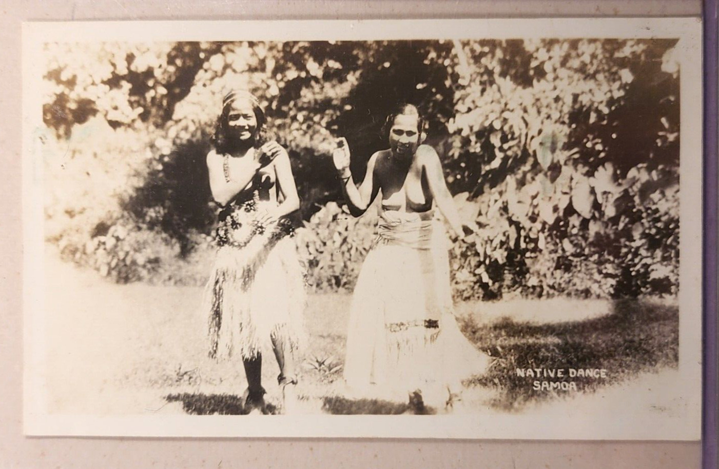 VINTAGE 1930\'s-40\'s RISQUE HULA GIRLS B&W PHOTO 3 1/2\