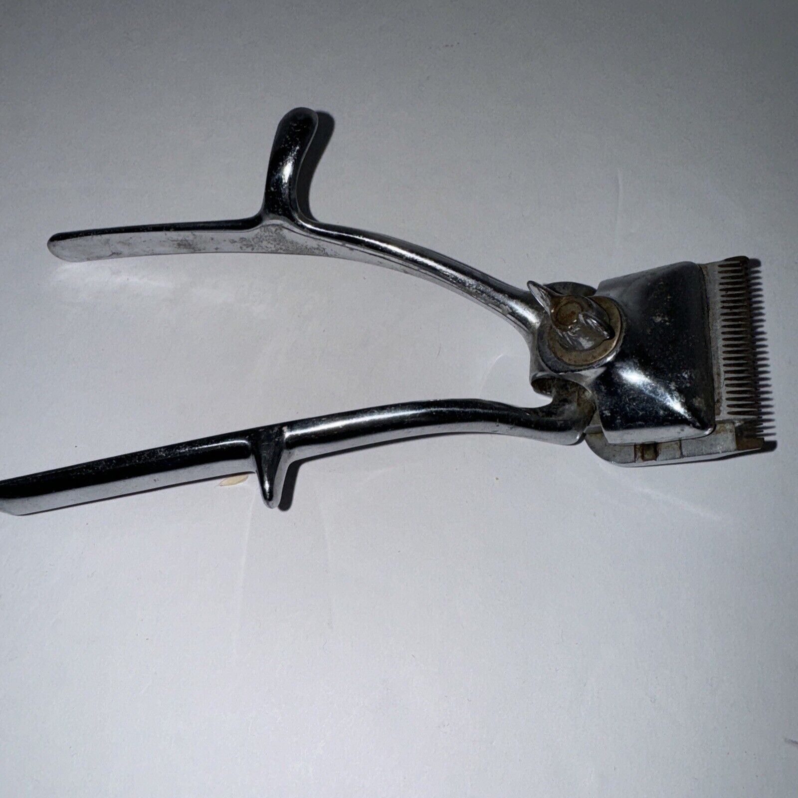 VINTAGE HAIR SQUEEZE CLIPPERS  PRIESTS COLUMBIAN USA SMALL BARBER HAND HELD
