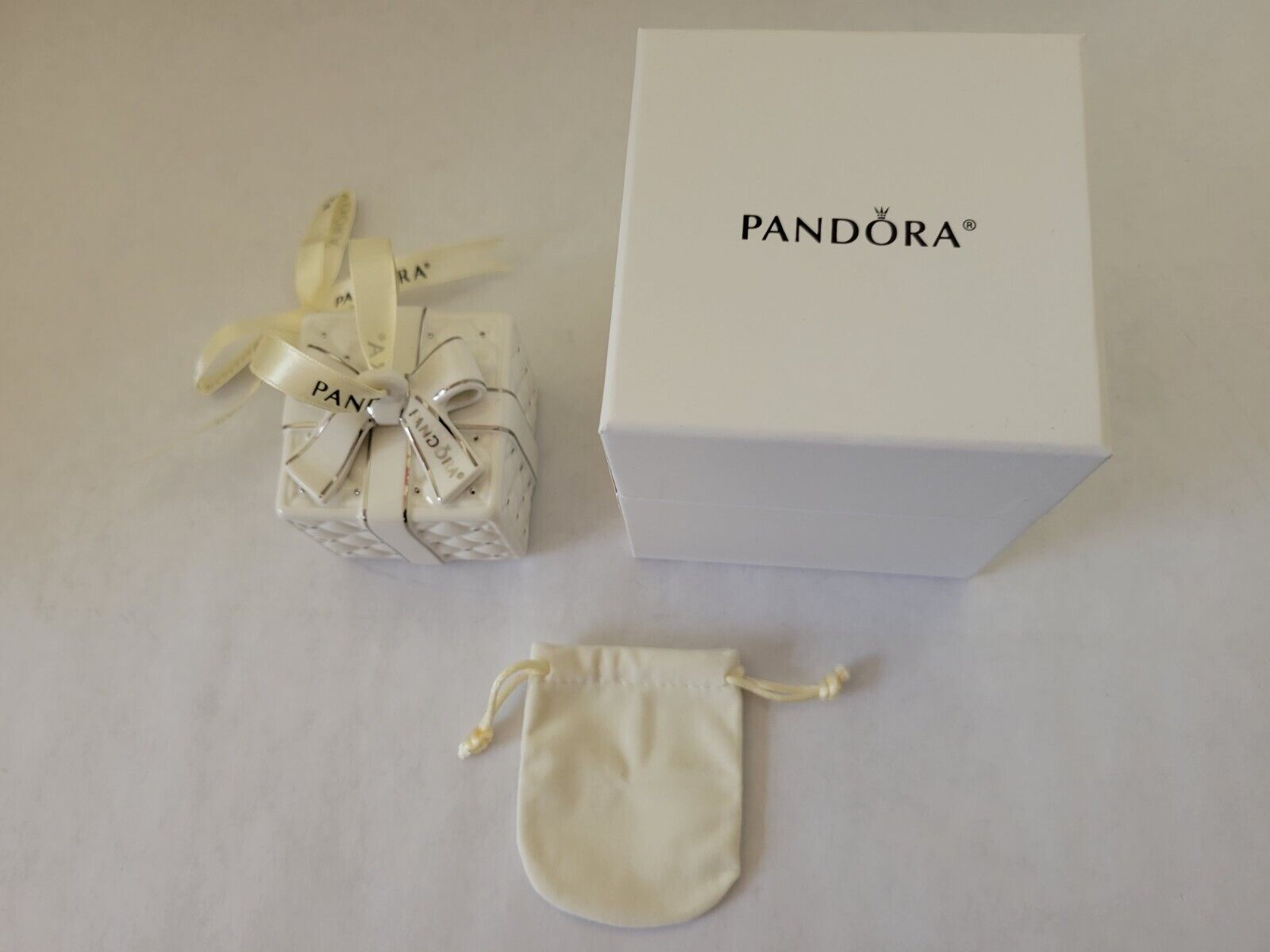 Pandora 2016 Holiday Present Christmas Ornament Jewelry Box Surprise Gift