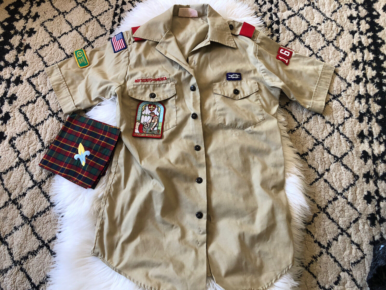 Boy Scouts Shirt Mens Small Tan BSA Uniform Sewn Patches And Handkerchief. M2
