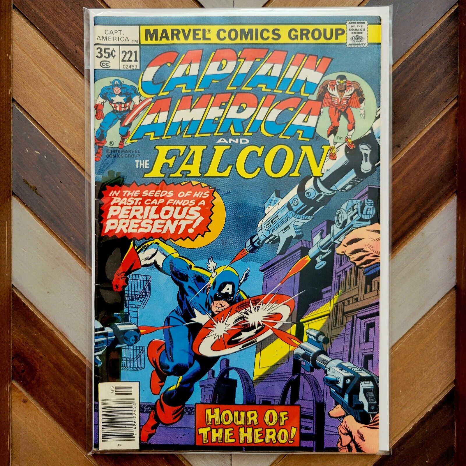 Captain America #221 VG+ (Marvel 1978) featuring FALCON + AMERIDROID Sal Buscema