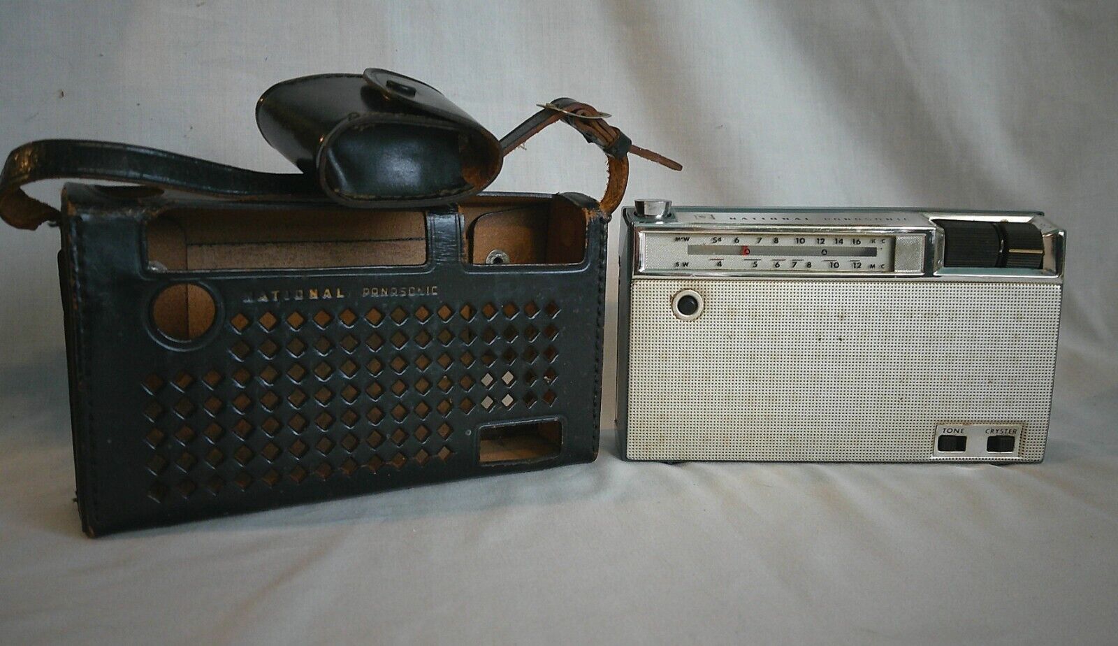 National Panasonic T-801D  2-Band 8-Transistor MW/SW Radio Japan, Case, Earphone