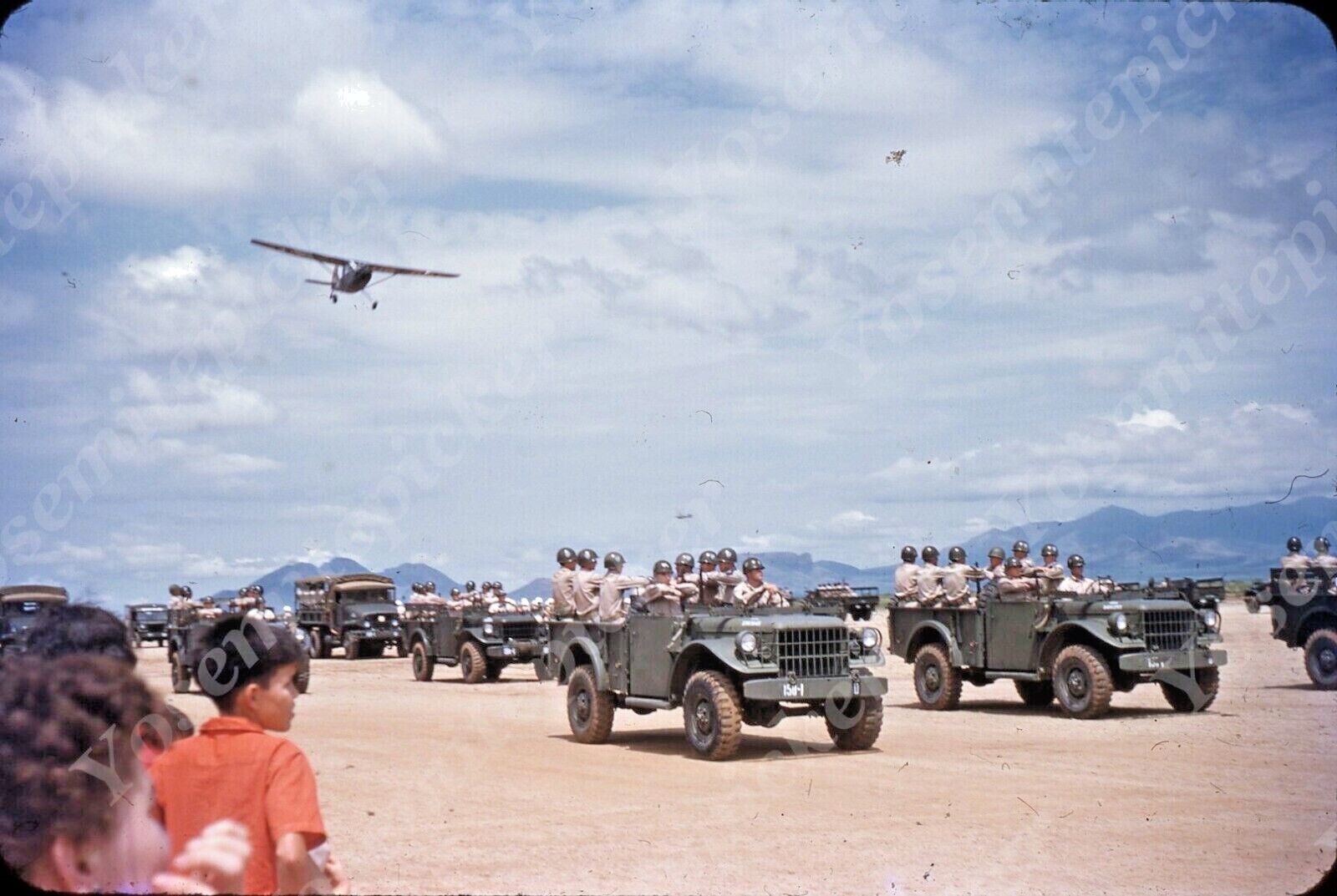 sl44  Original Slide 1950\'s Red Kodachrome US Soldiers Jeeps airplane 394a