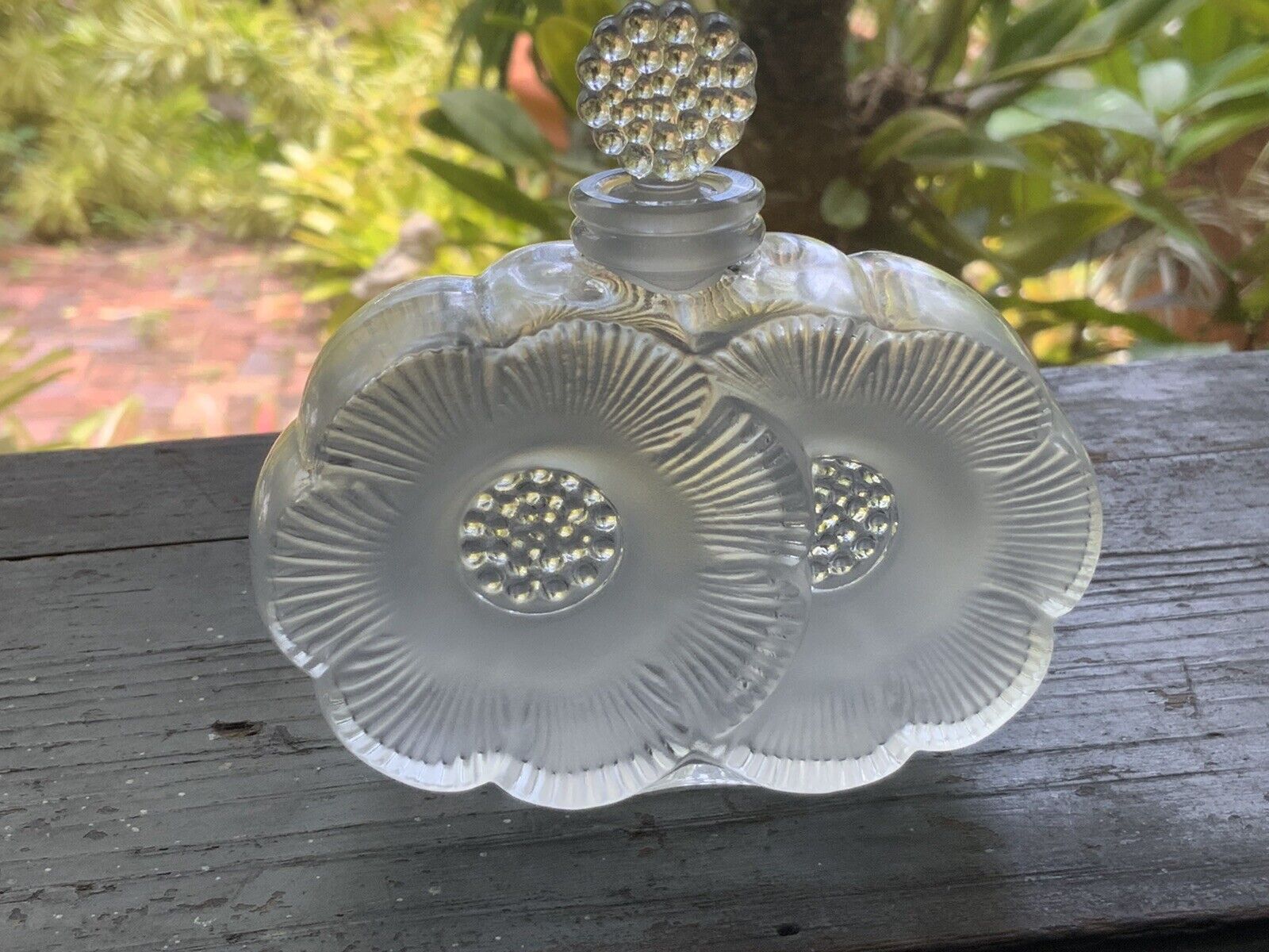 LALIQUE FROSTED CRYSTAL PERFUME BOTTLE SIGNED THIS ITEM IS CRACKED...FOR PARTS