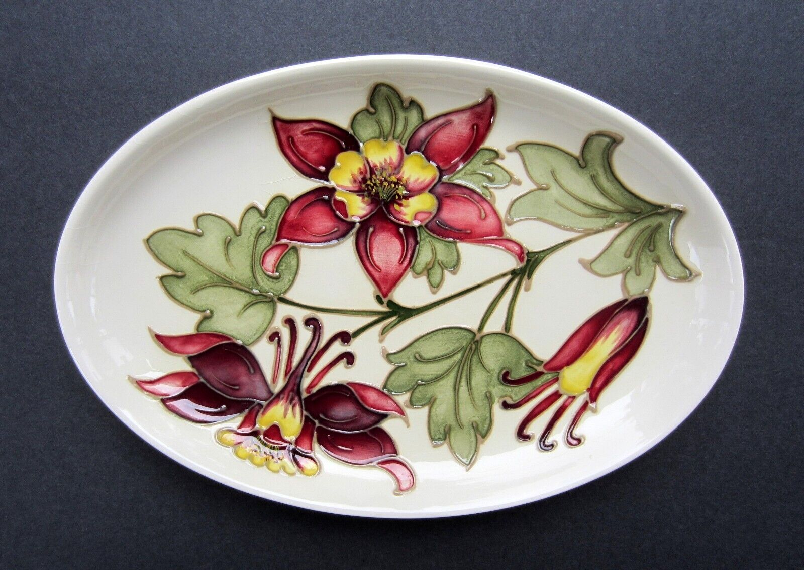 Vintage Moorcroft Art Pottery Columbine Flower Pattern Oval Bowl/Tray 9\
