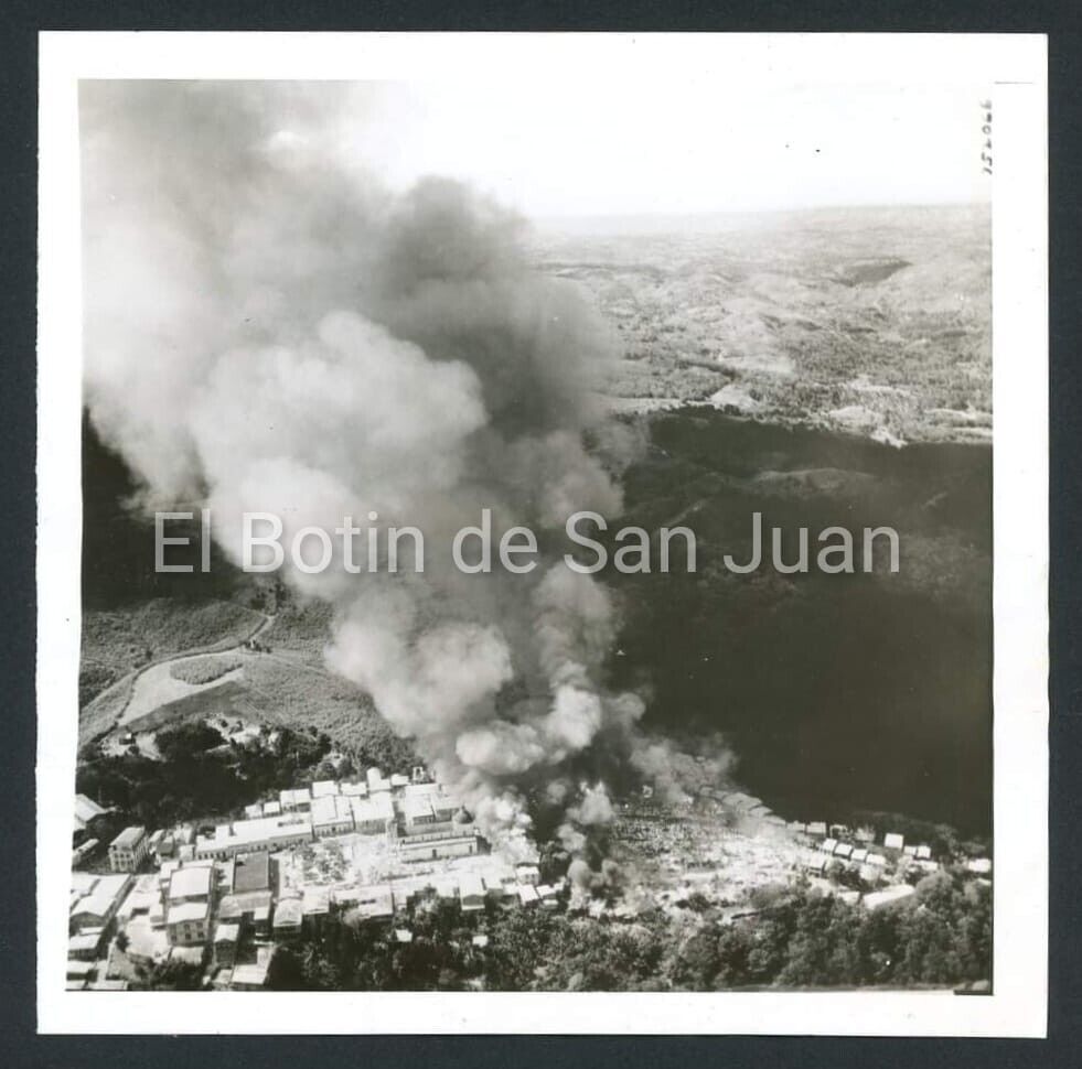 VINTAGE PRESS PHOTO / CITY OF LARES FIRE / LARES  PUERTO RICO 1945