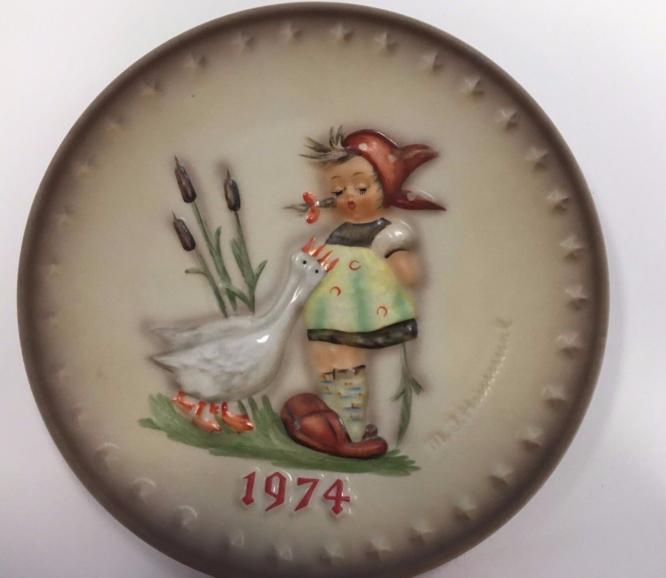 Vintage 1974 Maria MJ HUMMEL 4th Annual Collector Plate 267 GOOSE GIRL Goebel