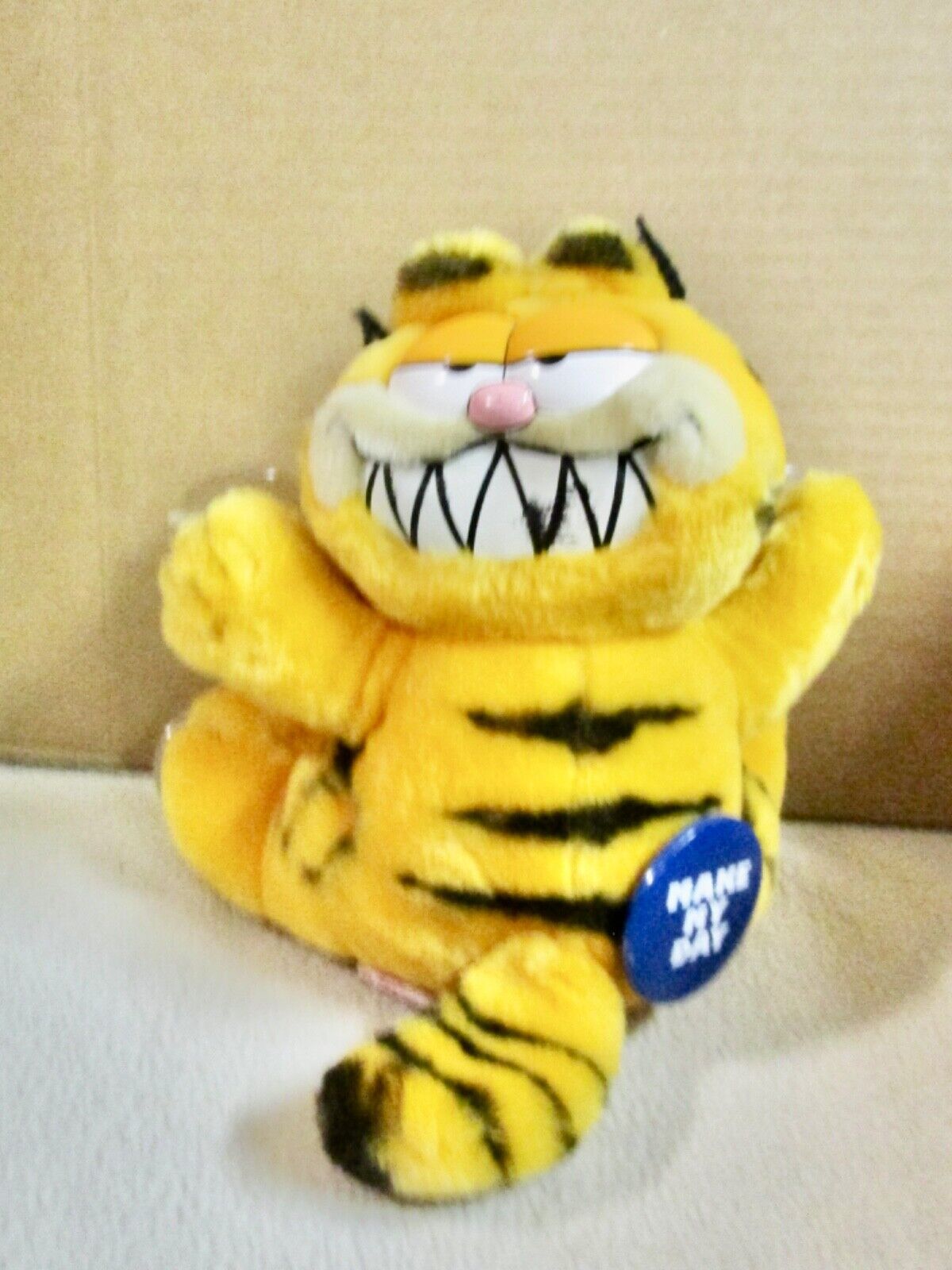 Vintage 1981 Garfield “Make My Day” Window Cling Plush 8”- Dakin Angry Face (2)