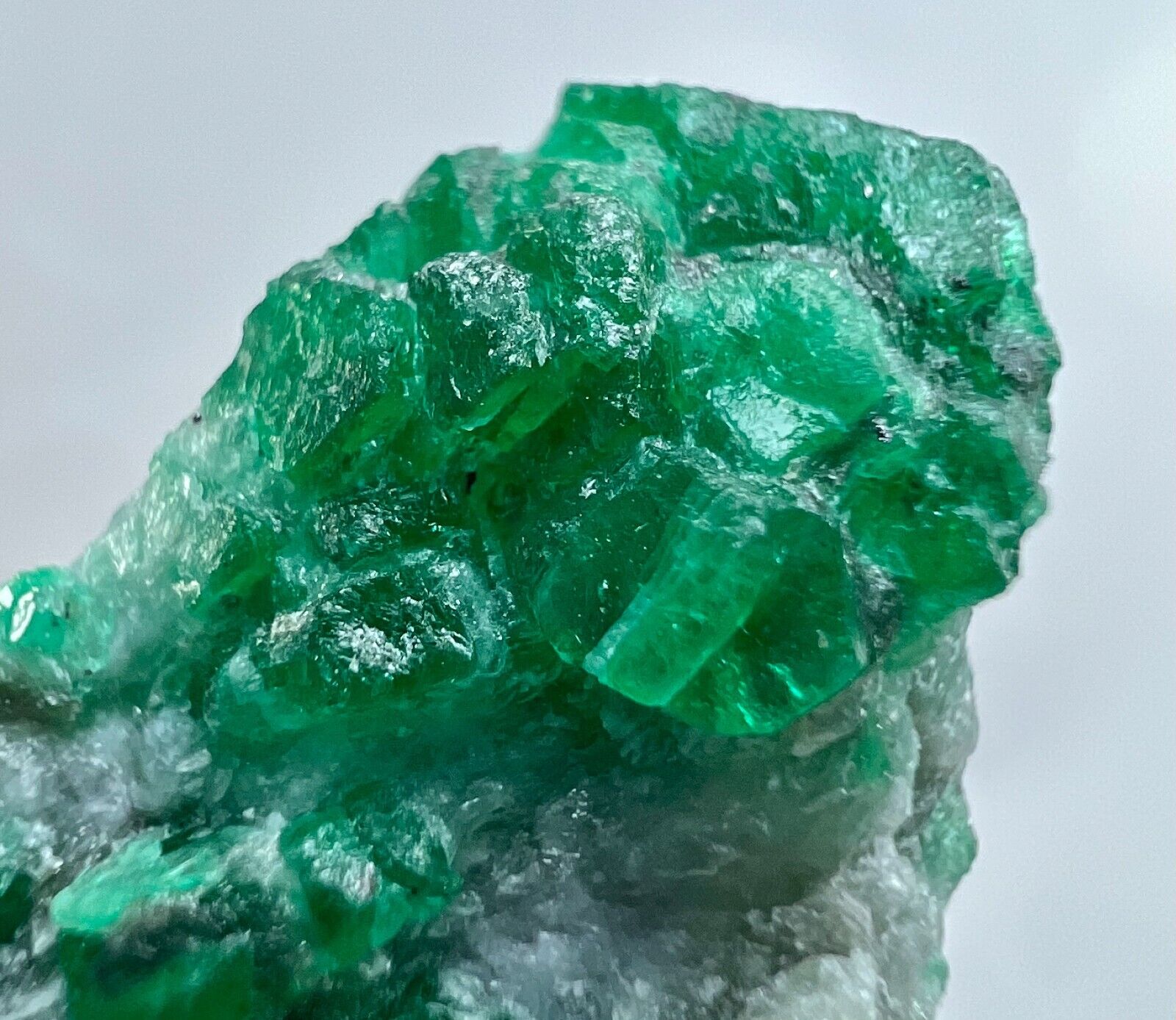 Elegant  Top Green Emerald Crystals Bunch On Matrix. Swat, PAK 20 GM = 102 CT