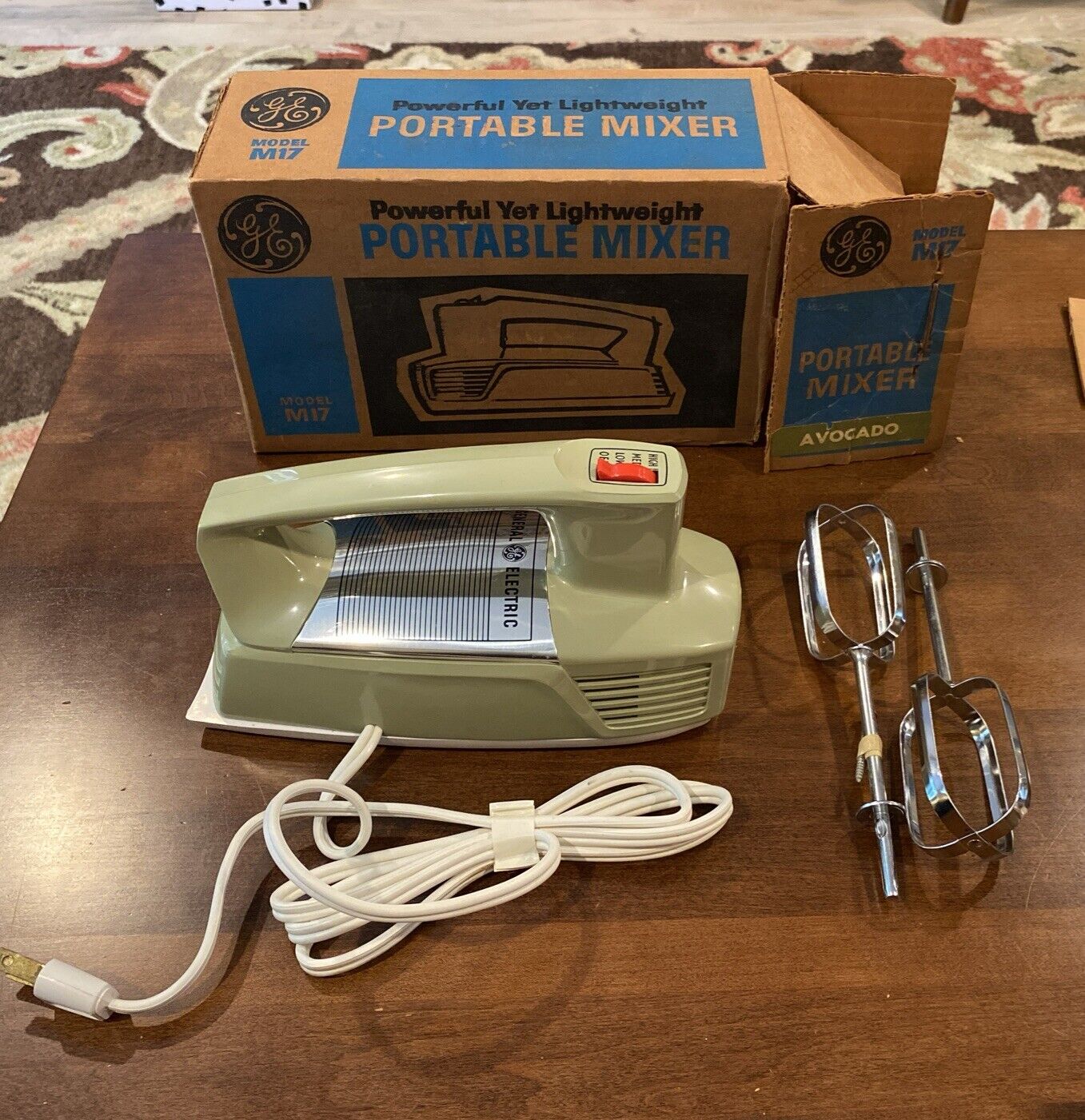 RARE : Vintage 1960s GE Model M17 - Portable Hand Mixer Avocado Green New W Box
