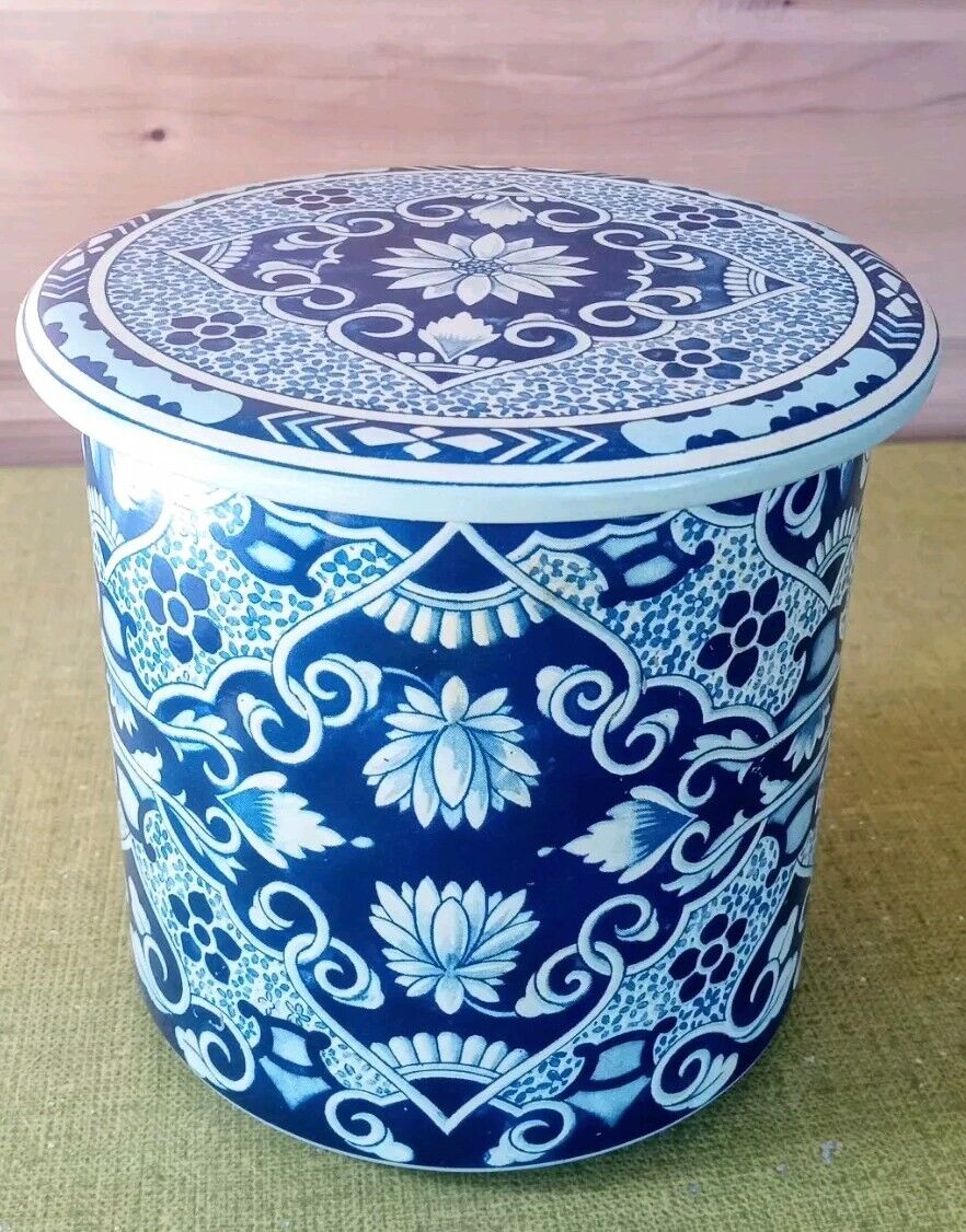 Vintage Delft Metal Tin Container  Holland Blue and White 4\