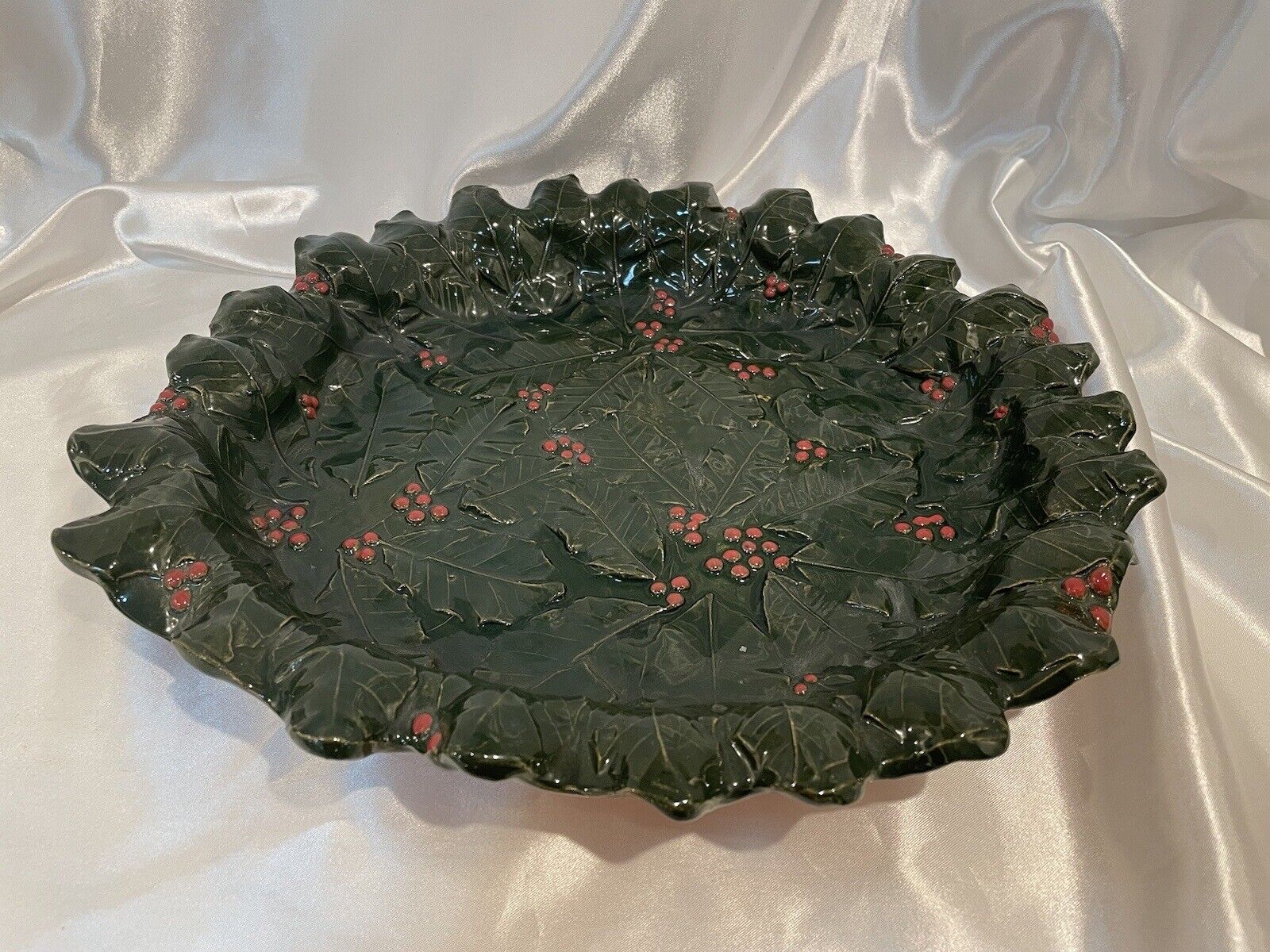 Vintage Holly Tree Berries Ceramic Large Glazed 13” Bowl Dish Pie Plate Unsigned