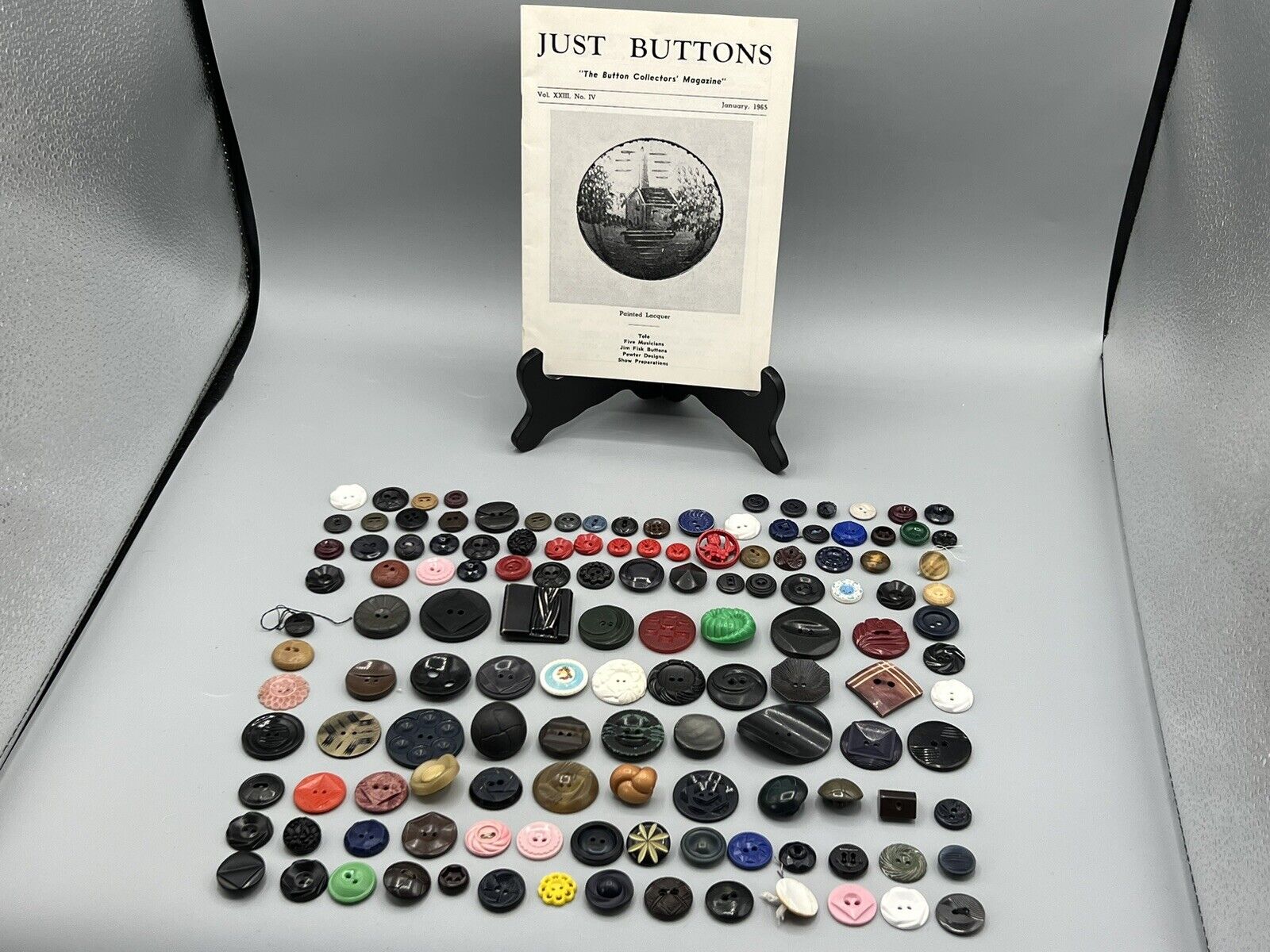 Antique Vintage Lot Of 125+ Buttons Various Types Mostly Plastic + 1965 Book
