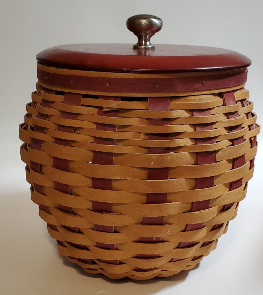 Longaberger Large Strawberry Basket and Lid 2005 Red Accents, Stains-see photos 