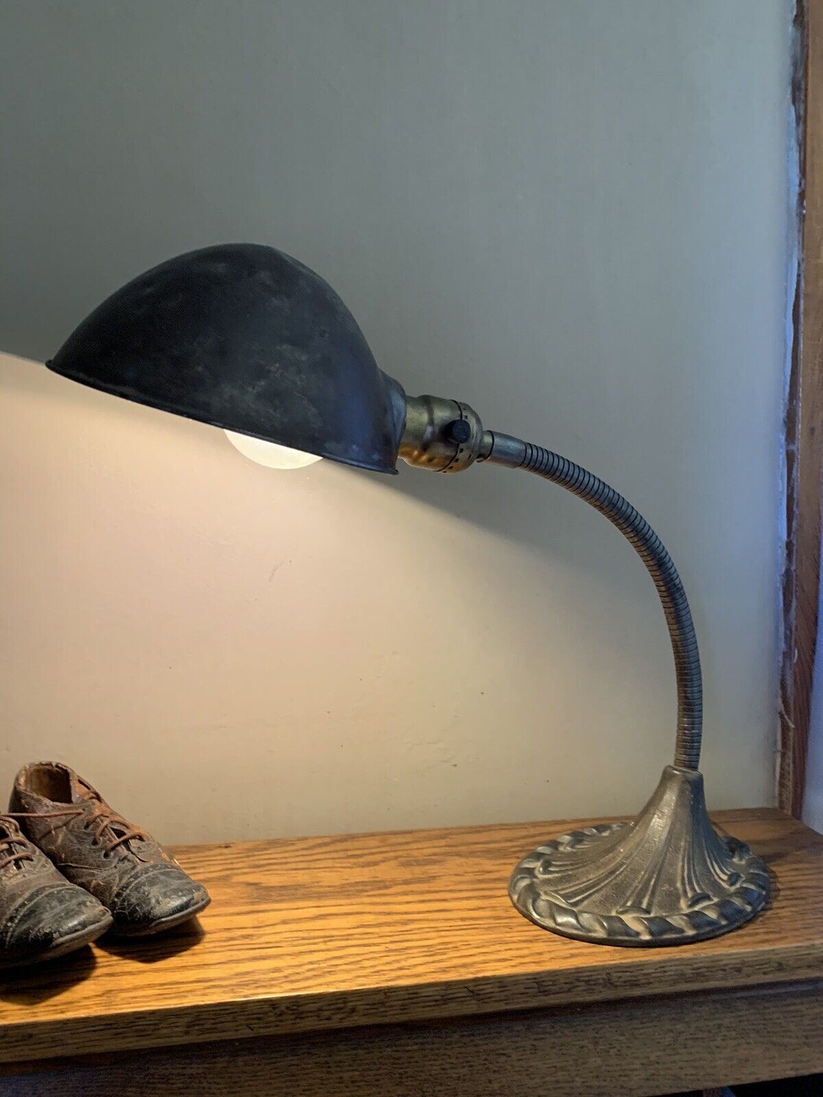 Vintage Aladdin Mfg. Co. Gooseneck Table Lamp - Works