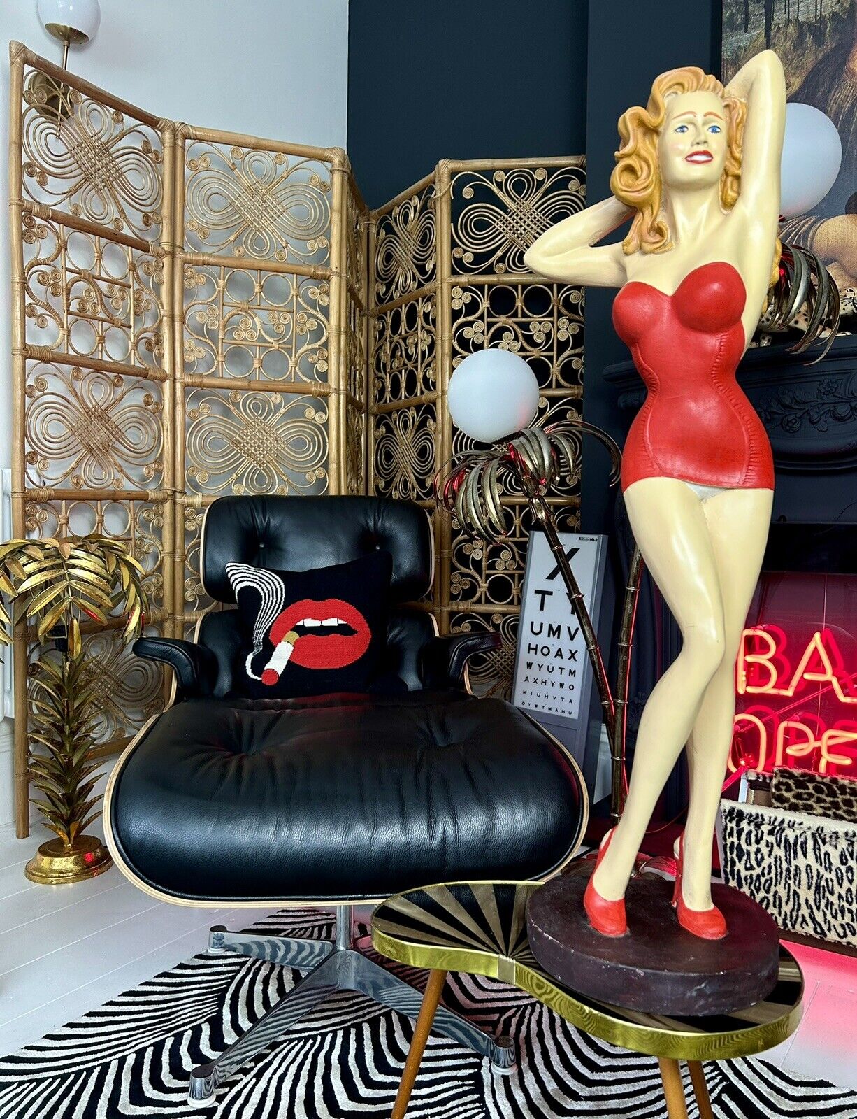 Vintage 50’s Style Hollywood Memorabilia Rita Hayworth Pin Up Fibreglass Statue 