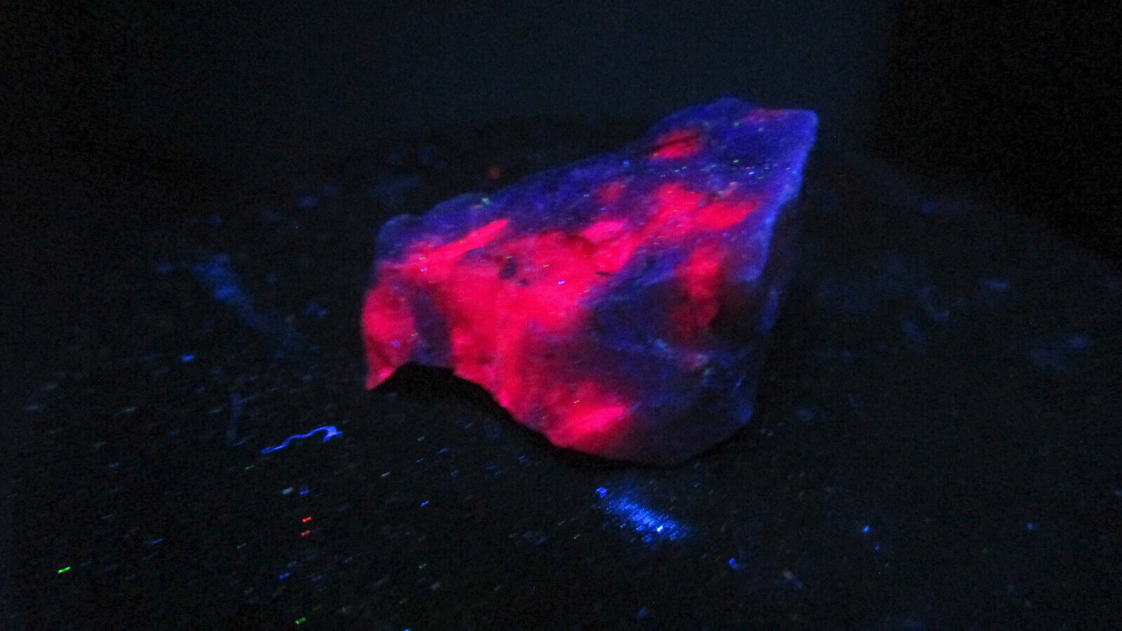 Fluorescent mineral rock Eucryptite from Arizona Earl Verbeek Ruby-Red Glow O31