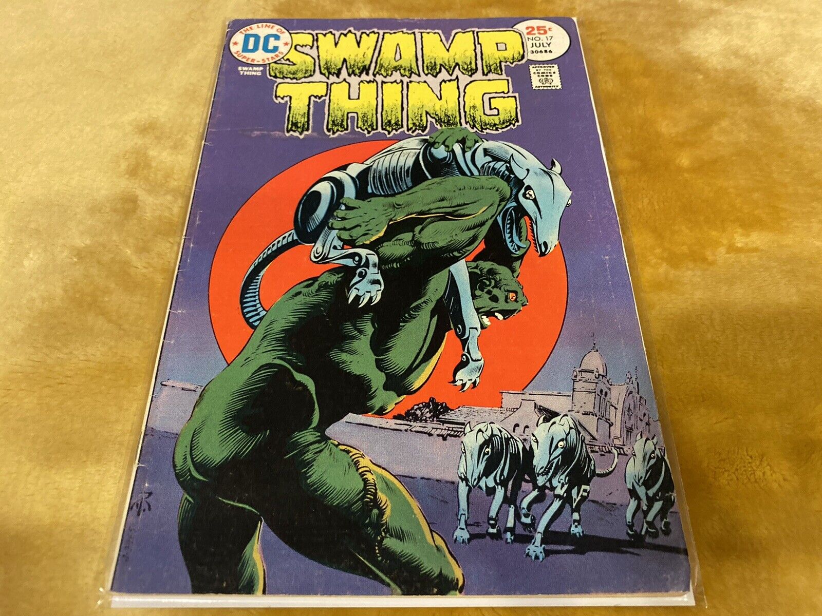 RARE Vintage 1975 DC Comics Swamp Thing Vol. 1 #17 Iconic Horror Battle Cover