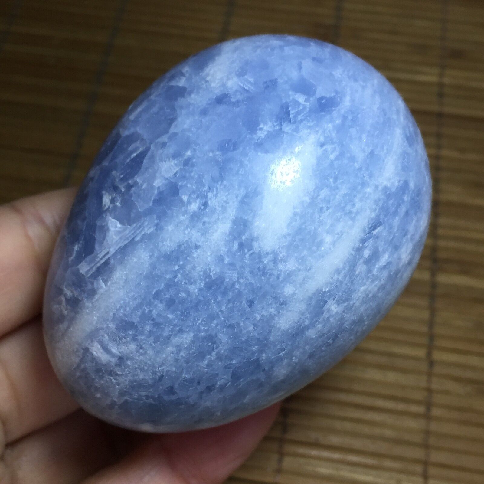 269g Natural blue Crystal Sparkling Blue Celestite polishing egg 571
