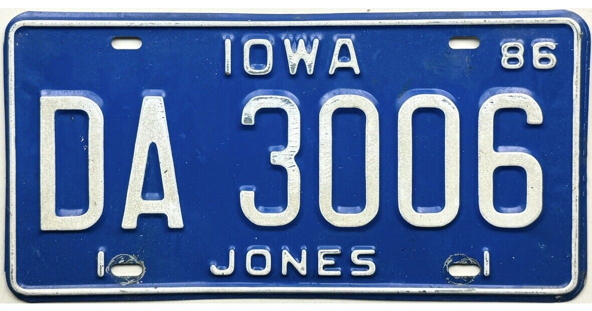 *BARGAIN BIN*  1986 Iowa License Plate Jones County #DA 3006